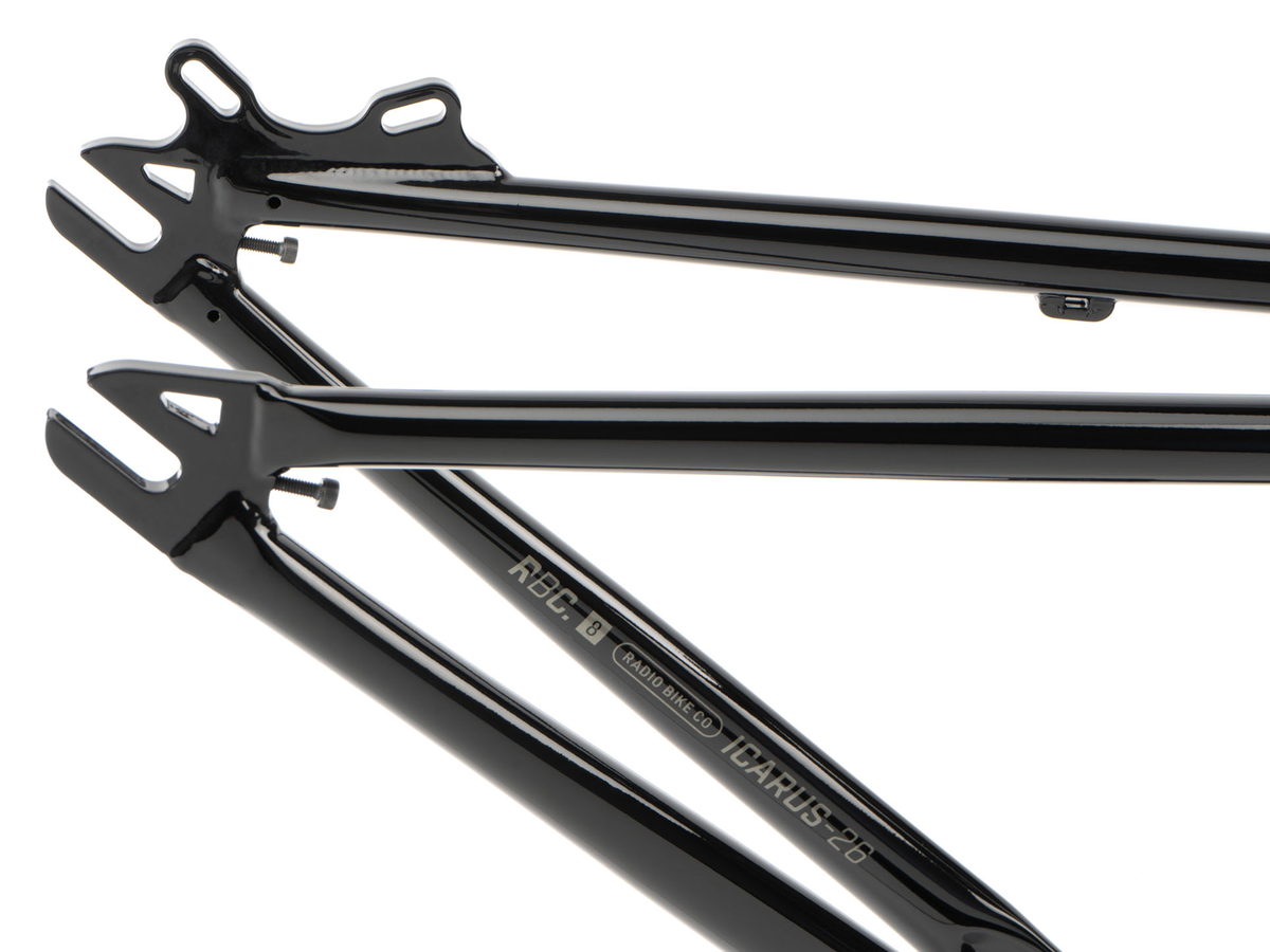Radio Icarus 26 Frame – Black / Wh: 26" - Tt: 22.8"