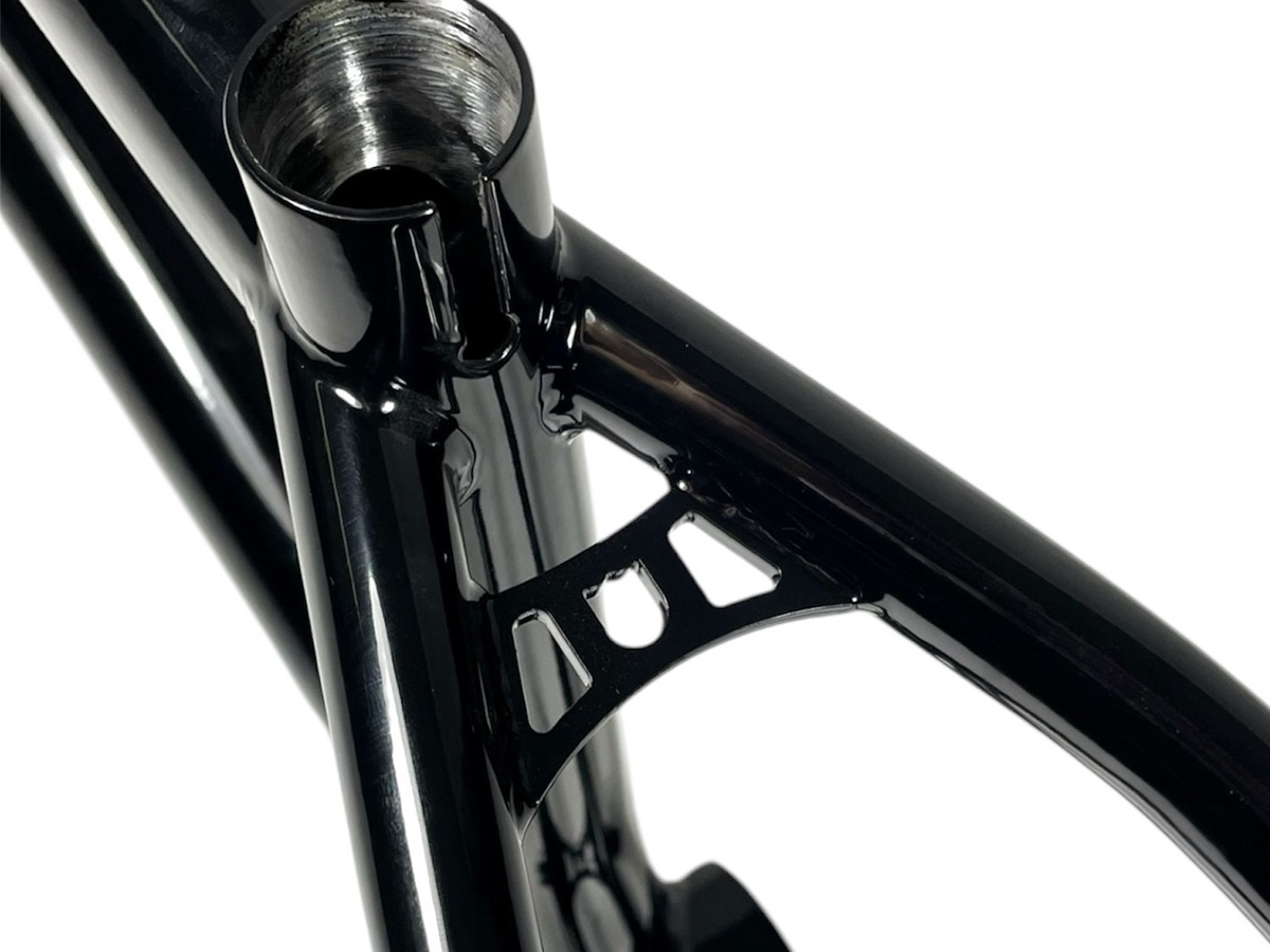 S&M Big Jumper Frame – Limousine Black / Wh: 26" - Tt: 23.0"